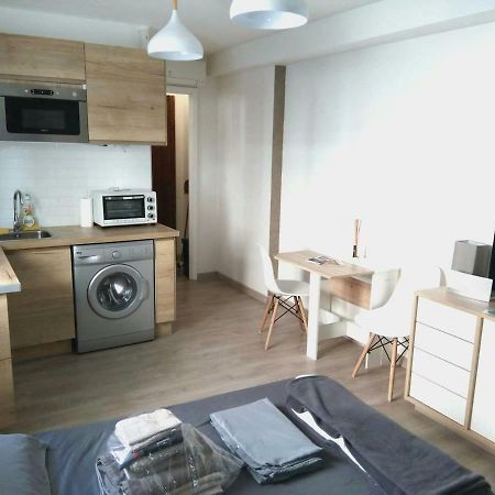 Charmant Studio Climatise A 300M Du Port. Refait A Neuf. Coventry Exterior foto